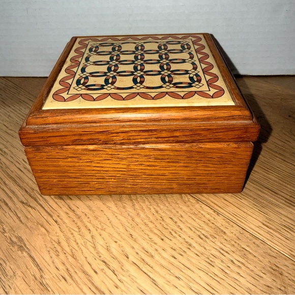 Wooden Jewelry Organizer with Double Wedding Quilt Design - Picture 5 of 14